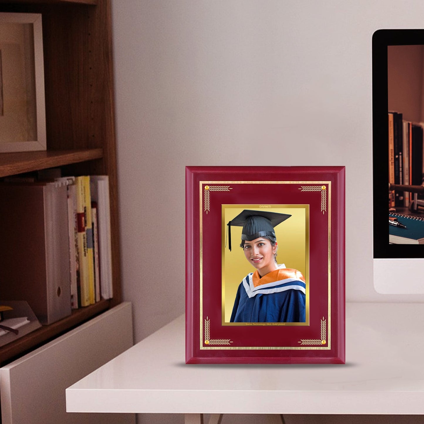 Customized Portrait Frame With Image Printed on 24K Gold Plated Foil For University Students