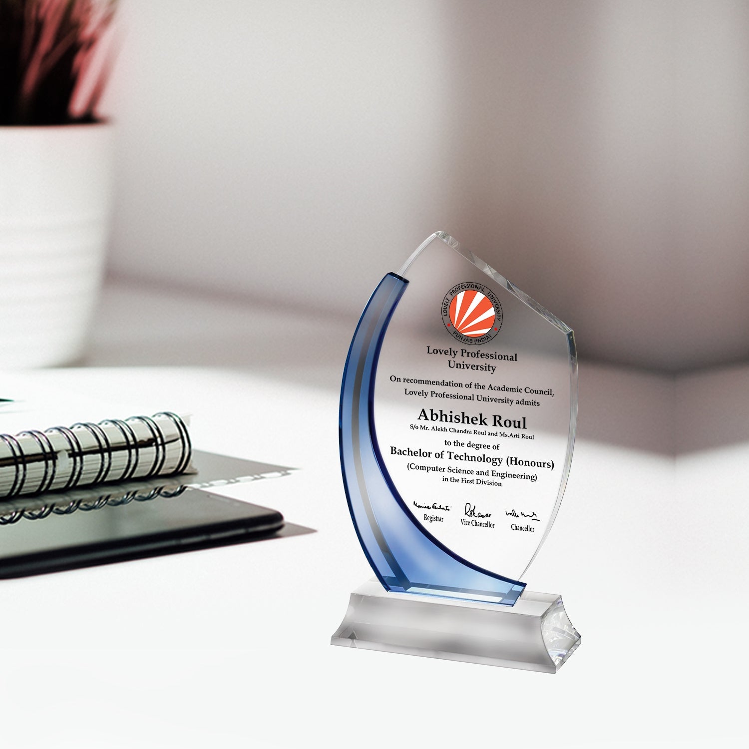 Elegant Crystal Trophy for Corporate Gift Items
