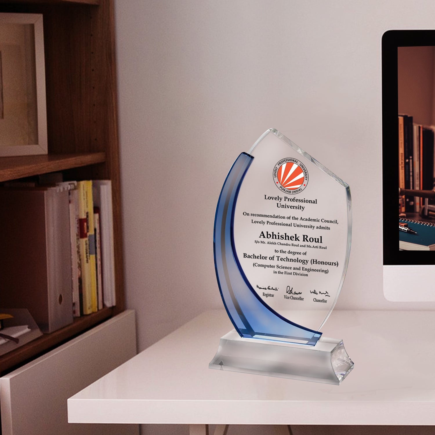 Elegant Crystal Trophy for Corporate Gift Items